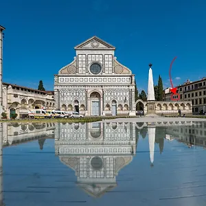 Apartment Charm: Piazza View, Florence