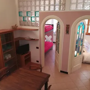 casa-del-carugio.hotelitalianriviera.com/
